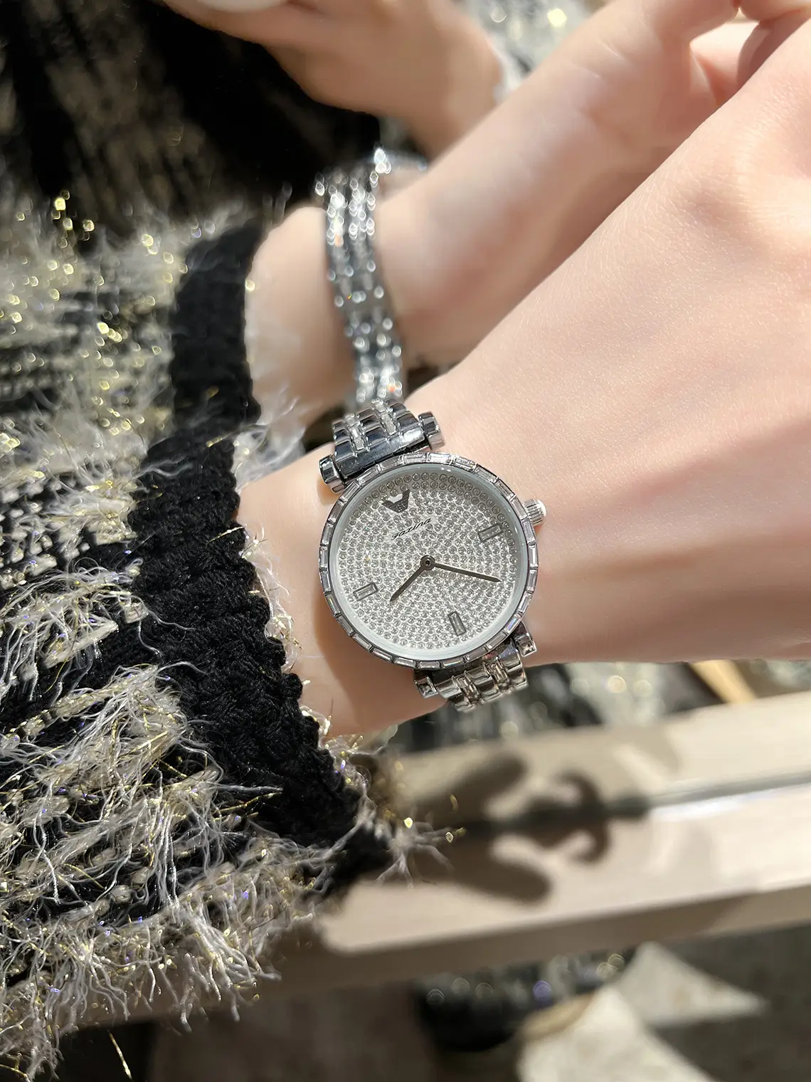 Full Diamond Steel Women's Quartz Watch — feature 4
