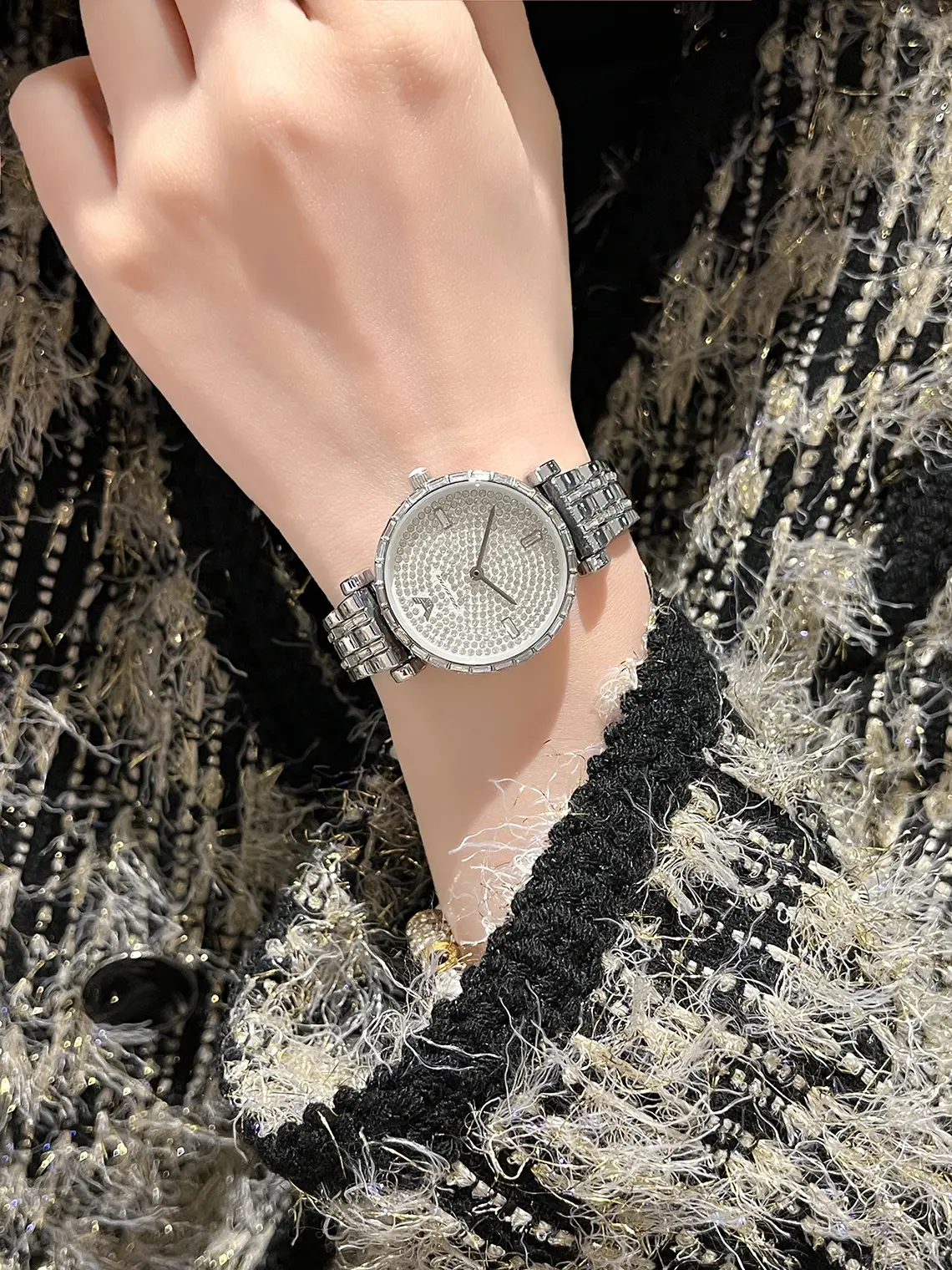 Full Diamond Steel Women's Quartz Watch — feature 6