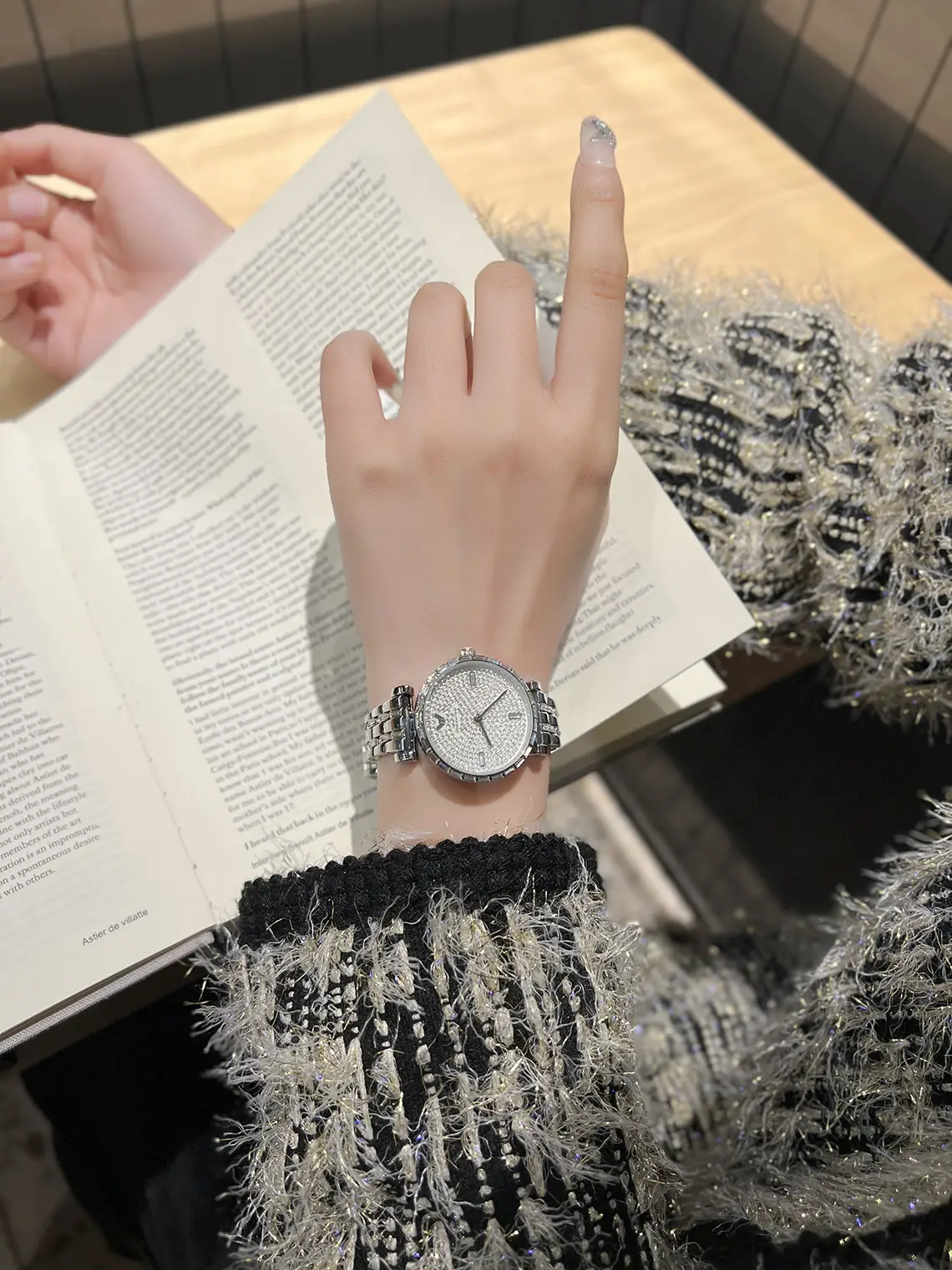Full Diamond Steel Women's Quartz Watch — feature 7
