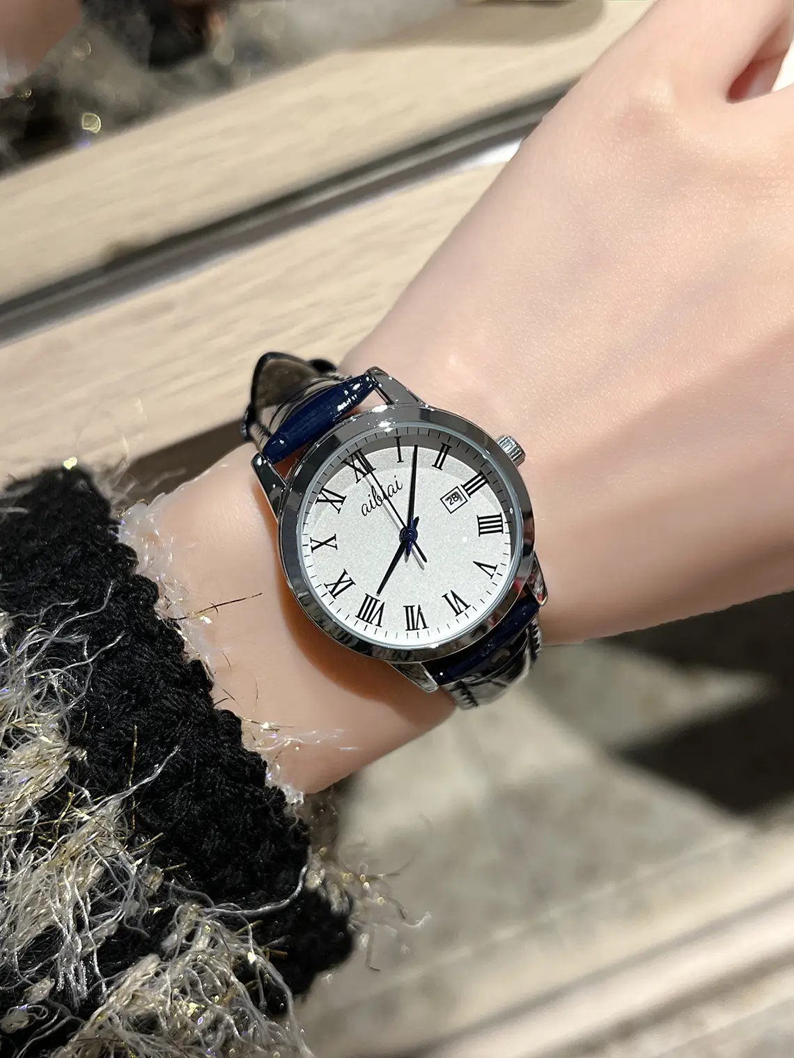 Women's Cross-Border Quartz Watch with Diamond Ring — feature 2