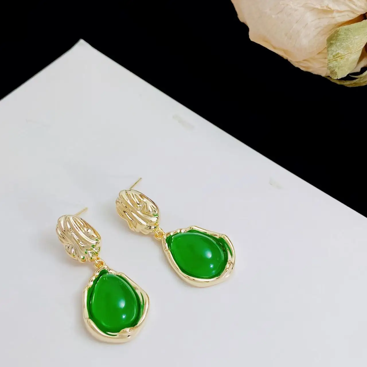 Vintage Emerald Earrings French Style Gold Tone — feature 2