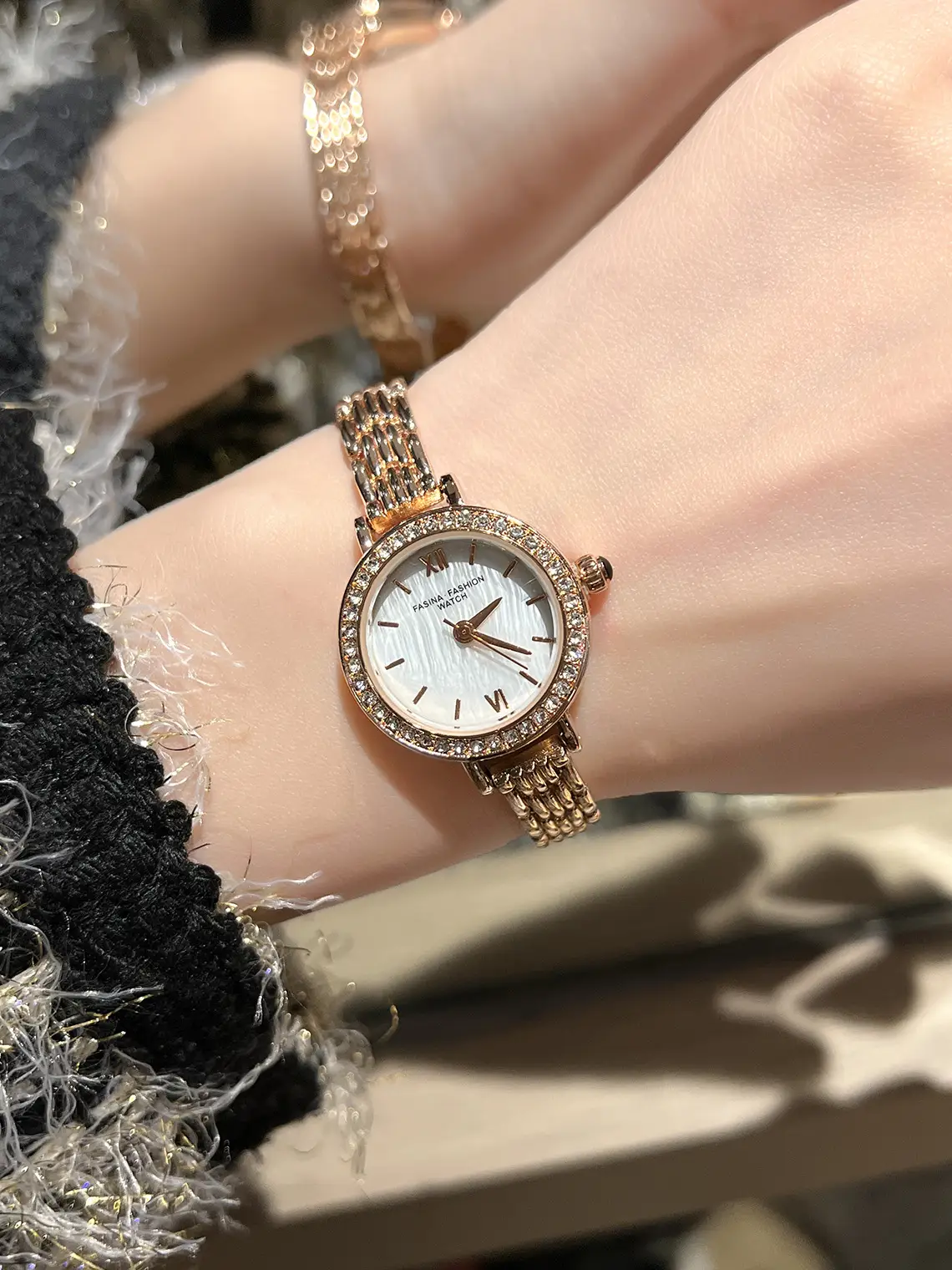 Small Gold Diamond Watch for Women Elegant Luxury — feature 1