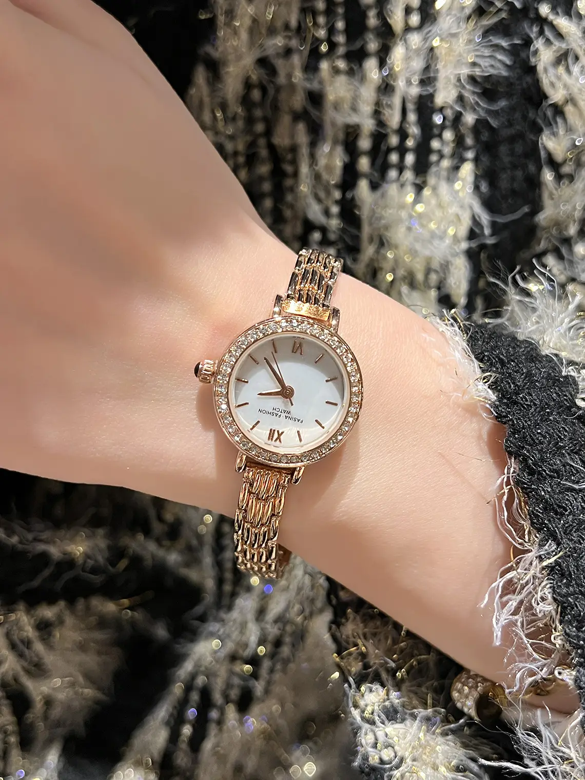 Small Gold Diamond Watch for Women Elegant Luxury — feature 3