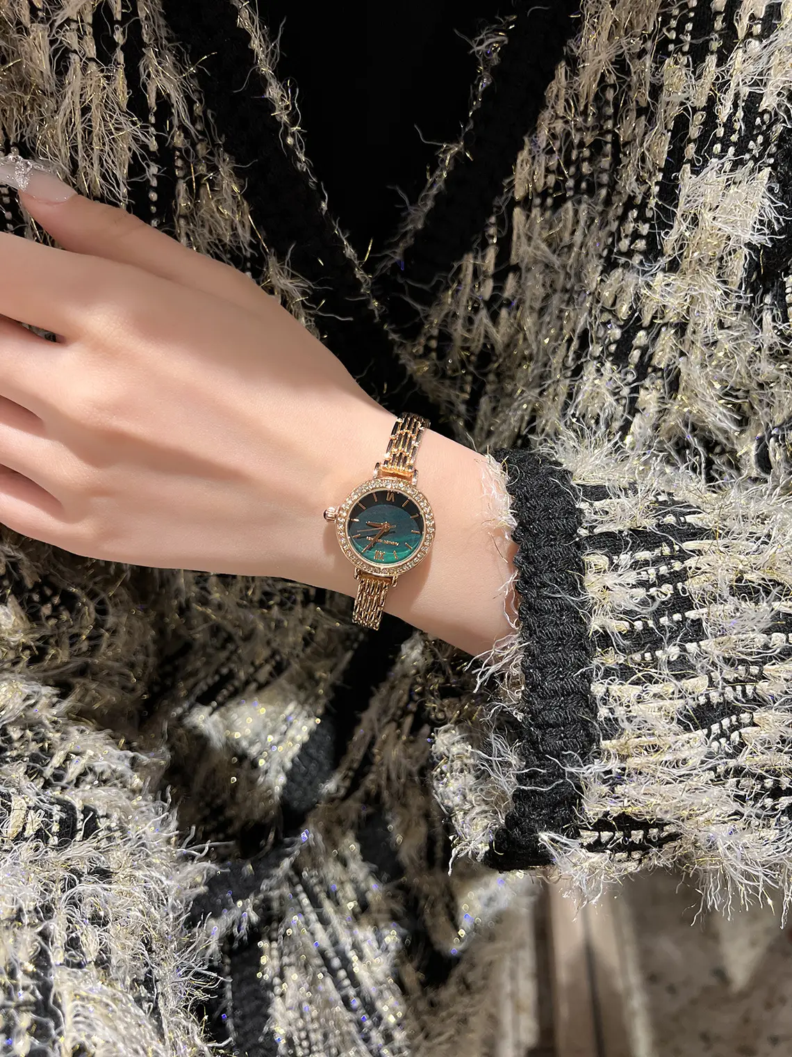 Small Gold Diamond Watch for Women Elegant Luxury — feature 4
