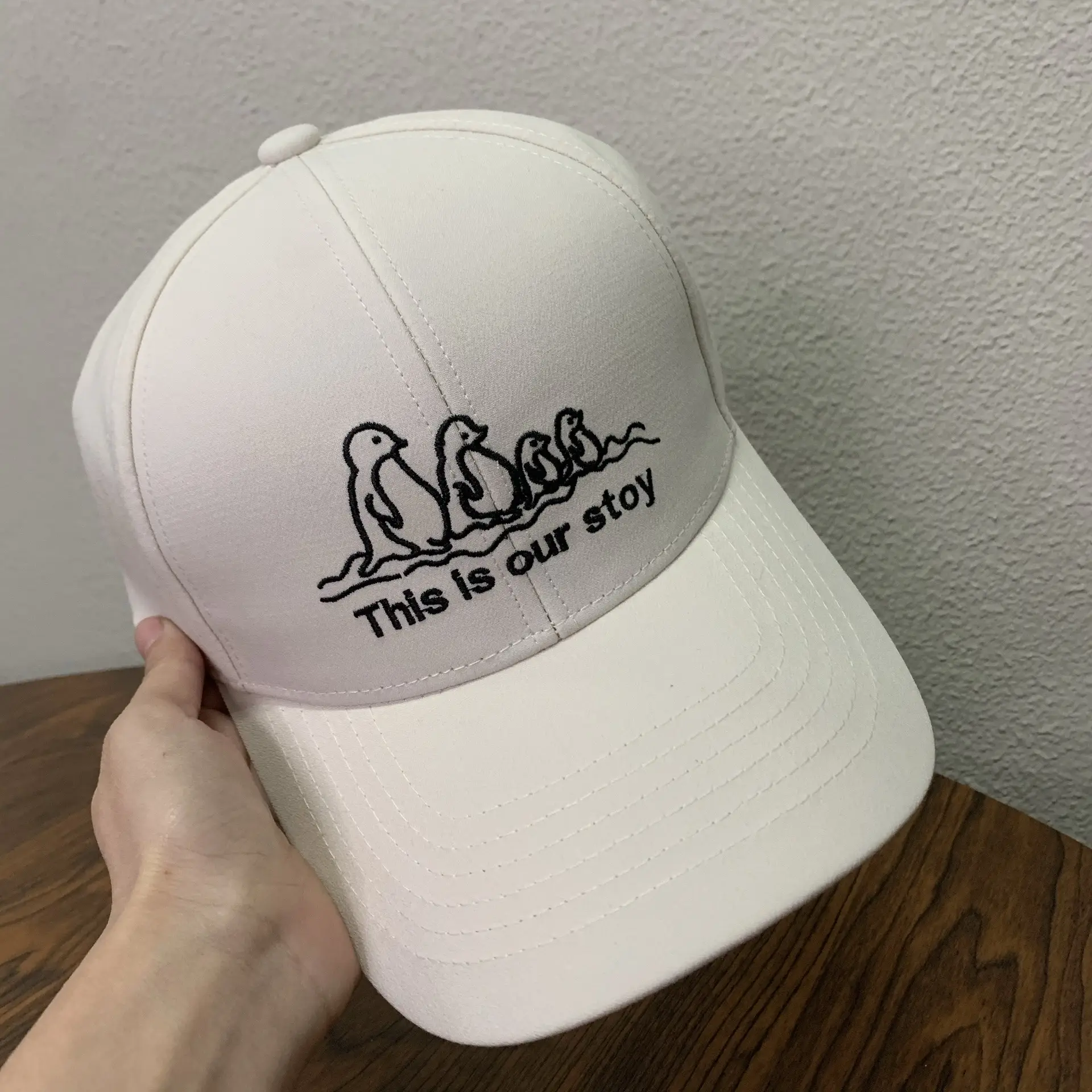 Women Black Embroidered Baseball Cap 2025 — feature 2