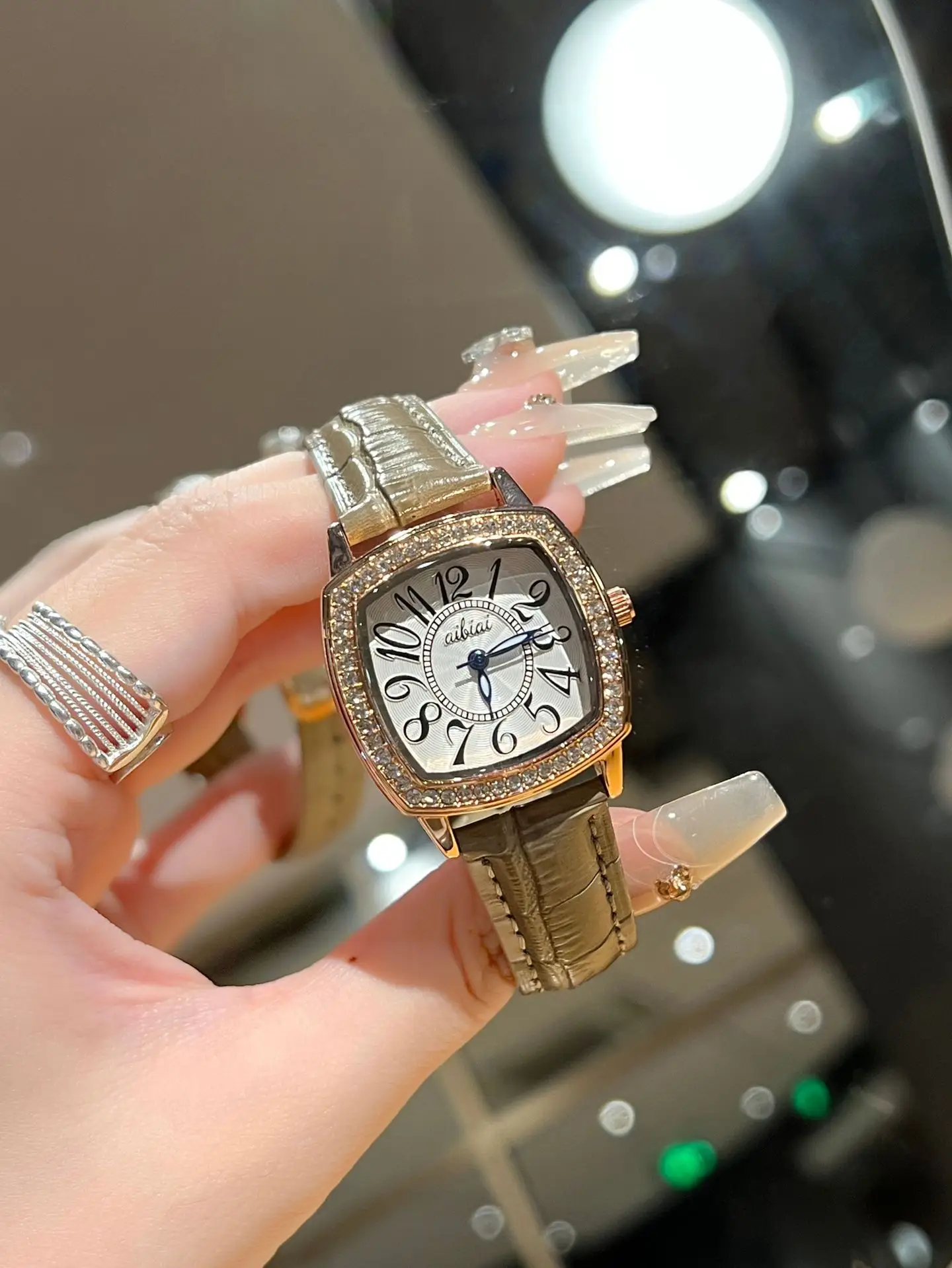 Women's Red Square Diamond Quartz Watch 2025 — feature 3