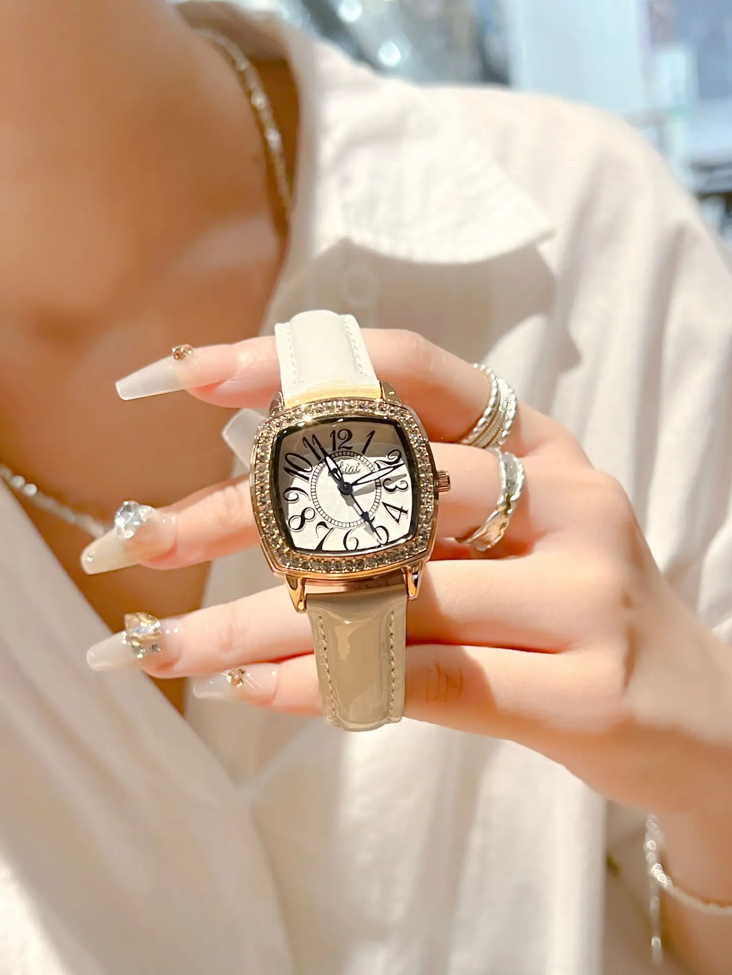 Women's Red Square Diamond Quartz Watch 2025 — feature 8