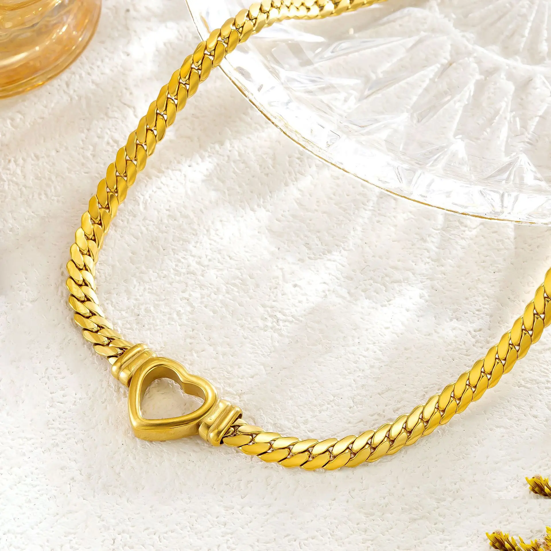 Gold Plated Heart Clasp Hollow Love Necklace for Women