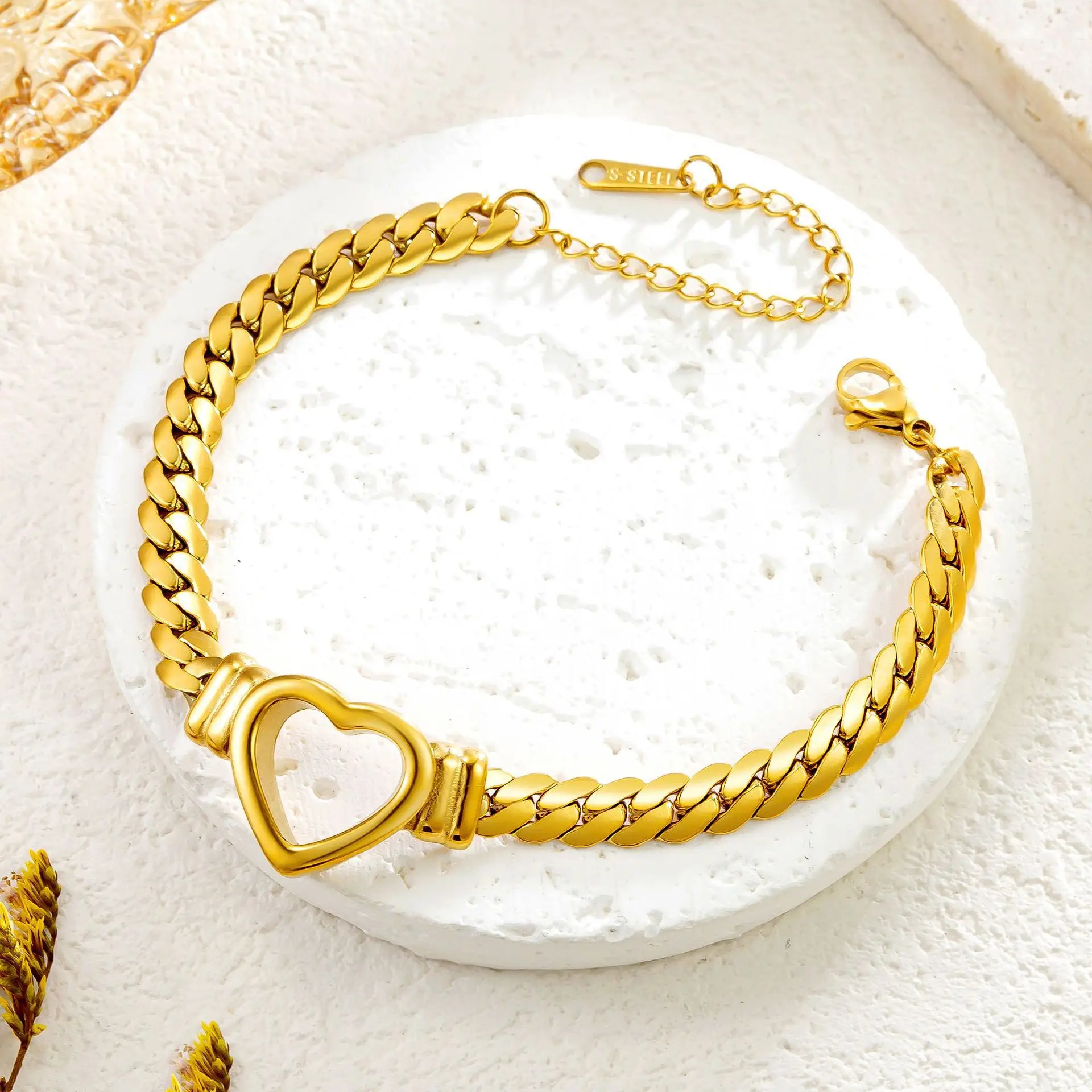 Gold Plated Heart Clasp Hollow Love Necklace for Women