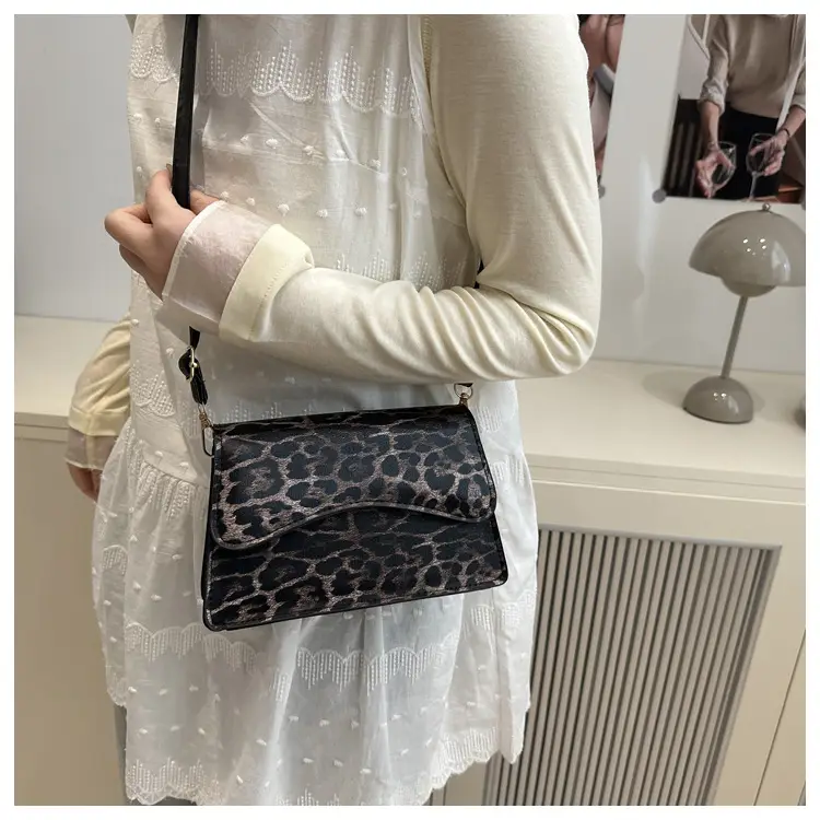 Leopard Print Shoulder Bag for Women Spring 2025 — feature 17