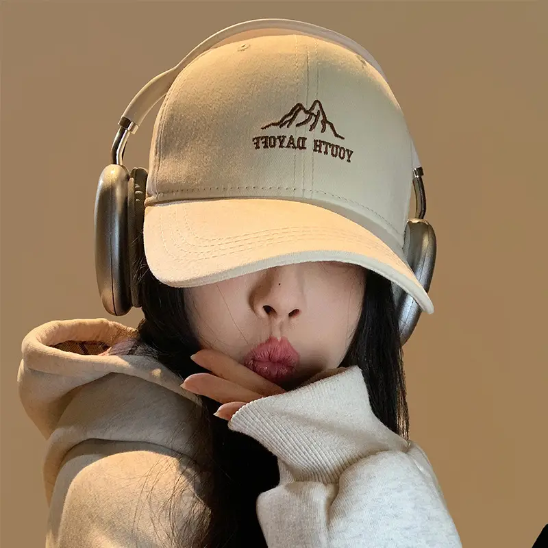 Women's Beige Mountain Cap with Wide Brim - Image 5