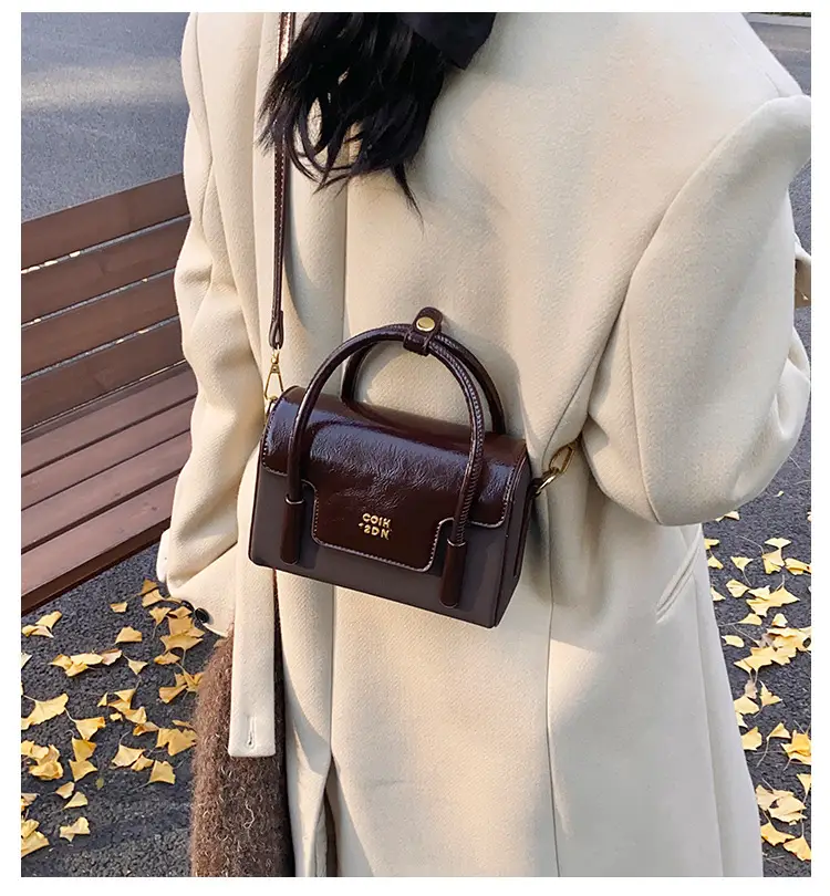 2025 Women's Black Leather Shoulder Crossbody Bag — feature 2