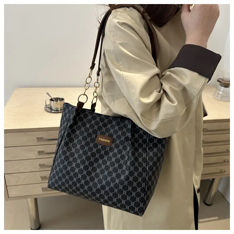 High-end GG Monogram Shoulder Bag Women 2025 — feature 15