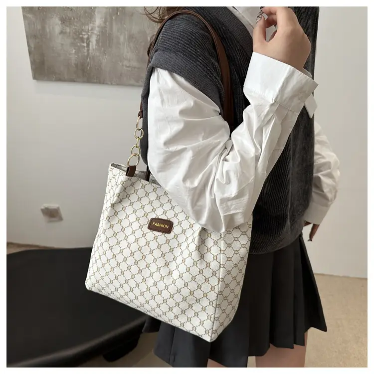 High-end GG Monogram Shoulder Bag Women 2025 — feature 16