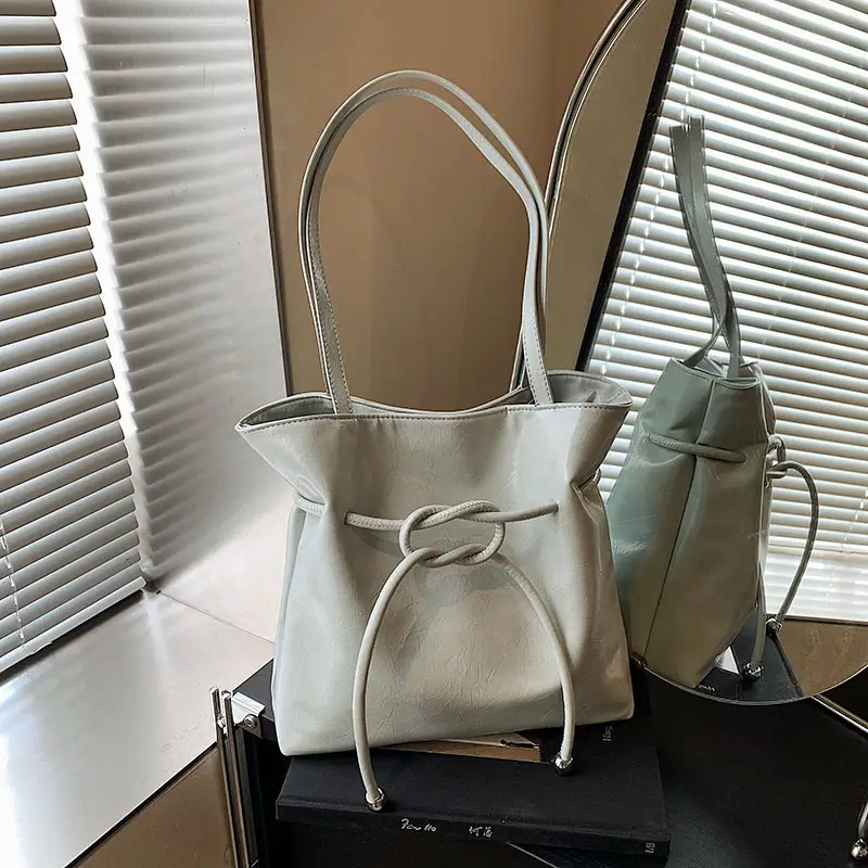 Women's Cream High-end Tote Bag Large Capacity Casual Commuter - Image 6