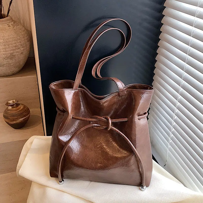 Women's Cream High-end Tote Bag Large Capacity Casual Commuter - Image 7