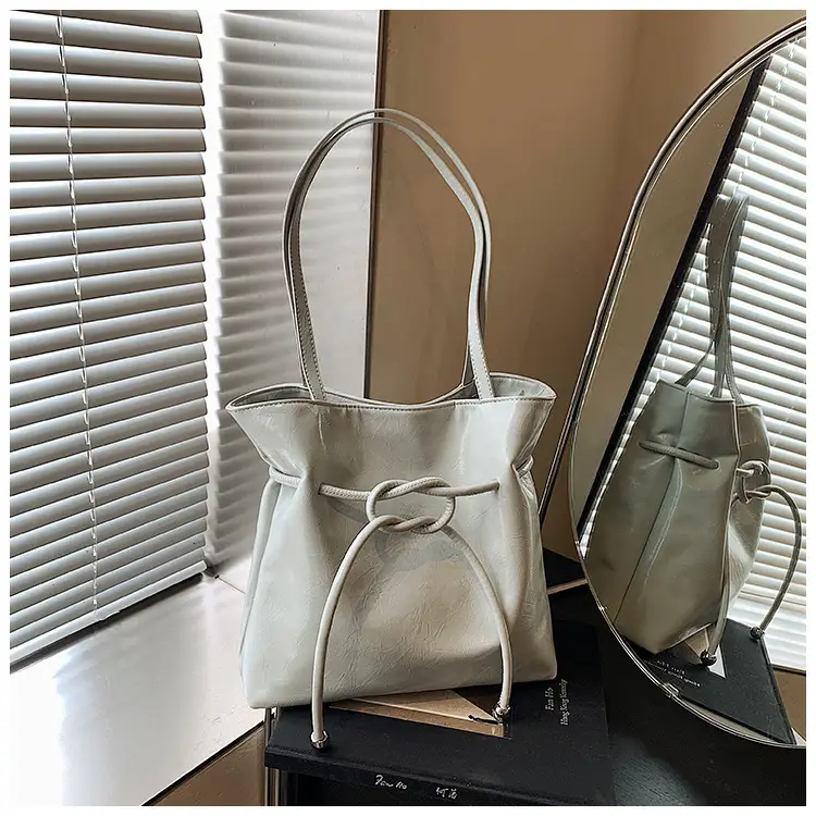 Women's Cream High-end Tote Bag Large Capacity Casual Commuter — feature 12