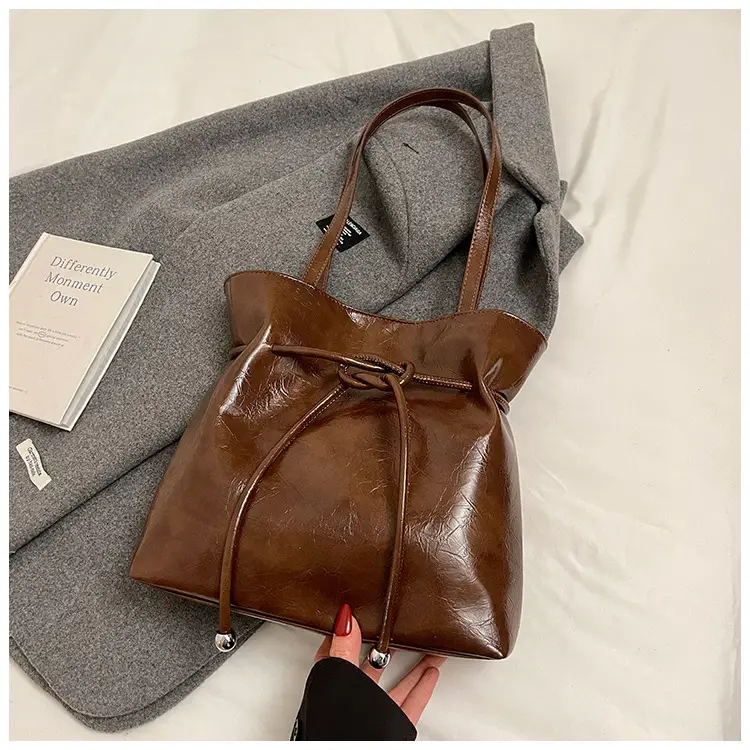 Women's Cream High-end Tote Bag Large Capacity Casual Commuter — feature 22