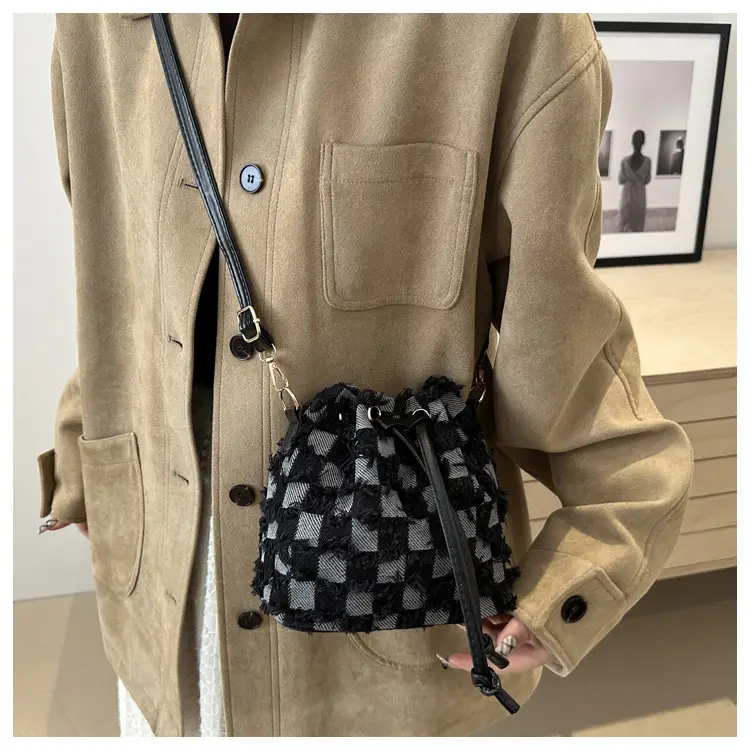 Vintage Denim Ringed Star Crossbody Bag 2025 — feature 19