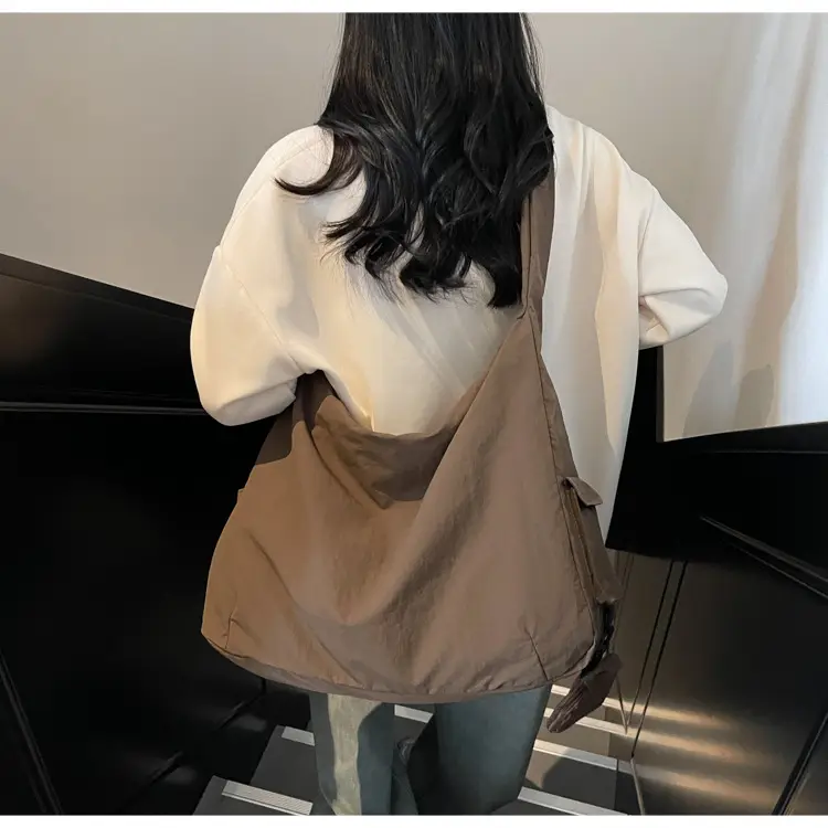 Women's Large Crossbody Bag Brown Leather Casual Commuter — feature 23