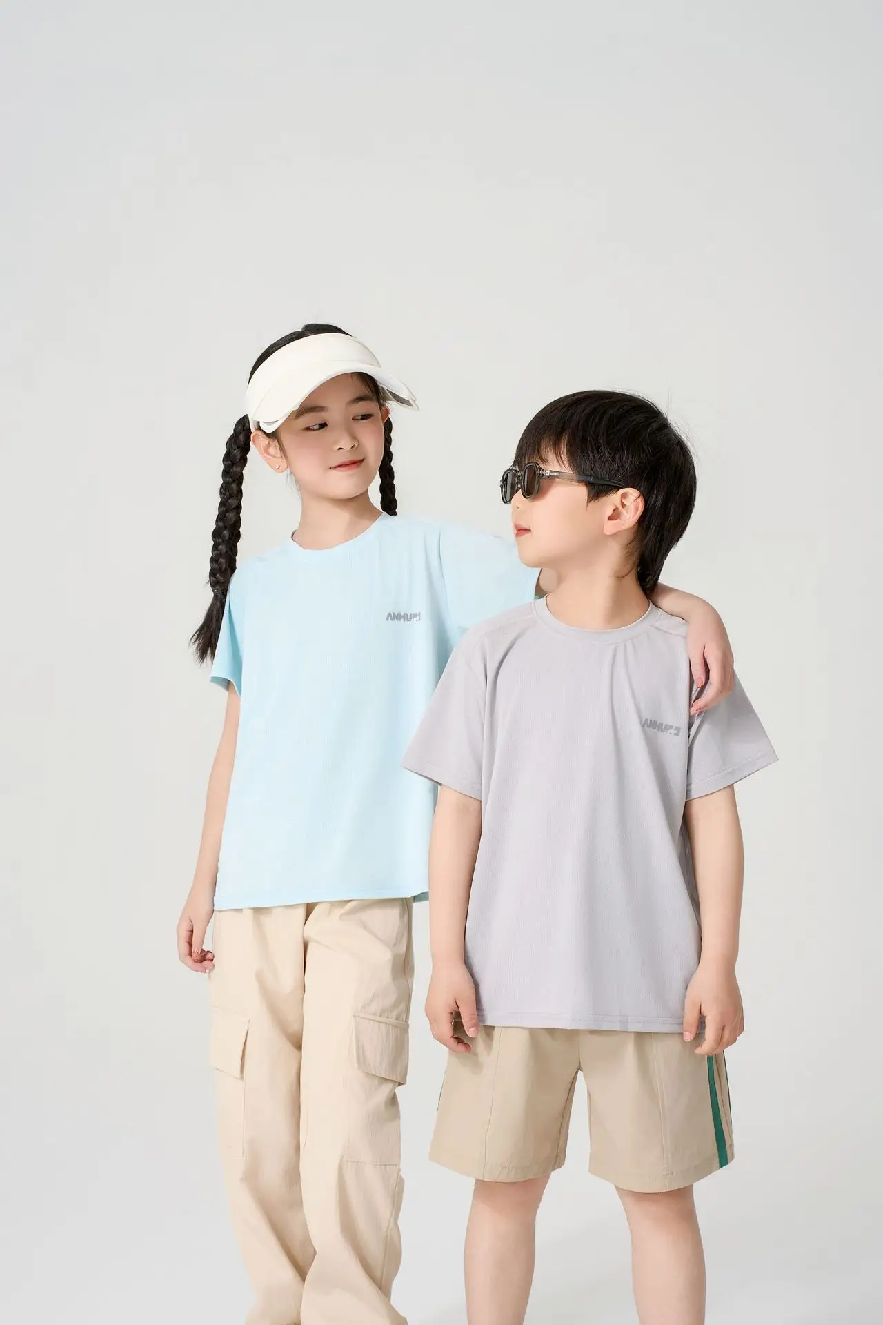 Boys Girls Light Blue T-Shirt Medium Large Summer Casual — feature 21