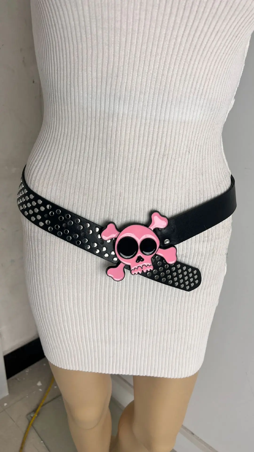 Gothic Skull Rivet Belt for Men Black White — feature 8