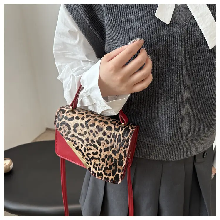 Leopard Print Shoulder Bag Red White 2025 — feature 9