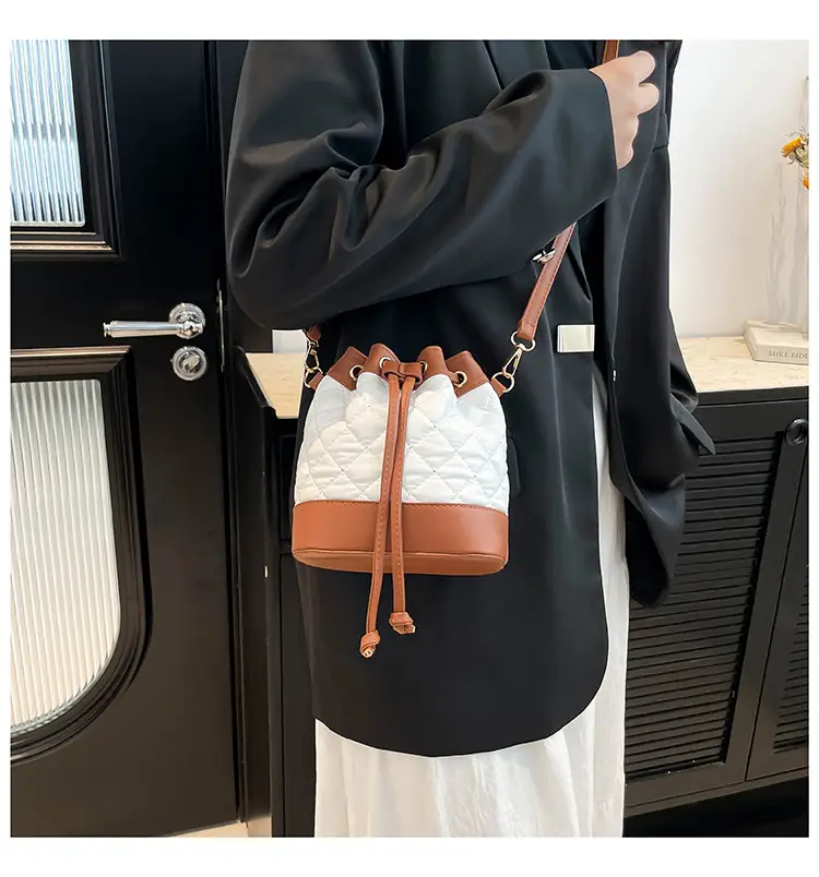 Red White Diamond Embroidery Shoulder Crossbody Bag — feature 10