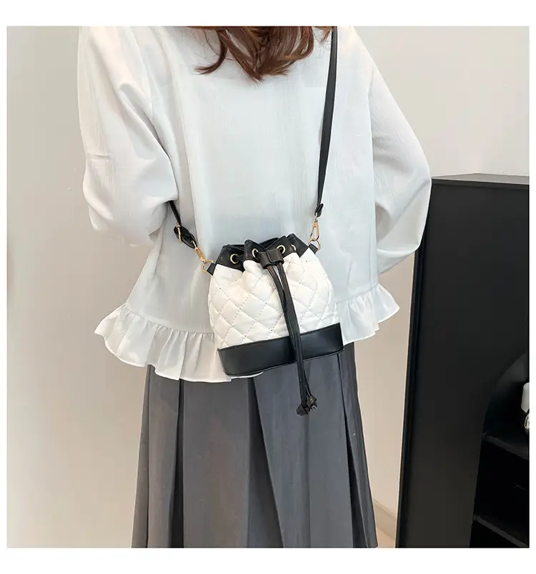 Red White Diamond Embroidery Shoulder Crossbody Bag — feature 18