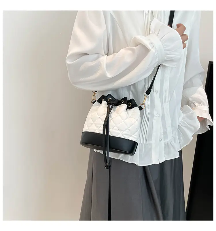 Red White Diamond Embroidery Shoulder Crossbody Bag — feature 19