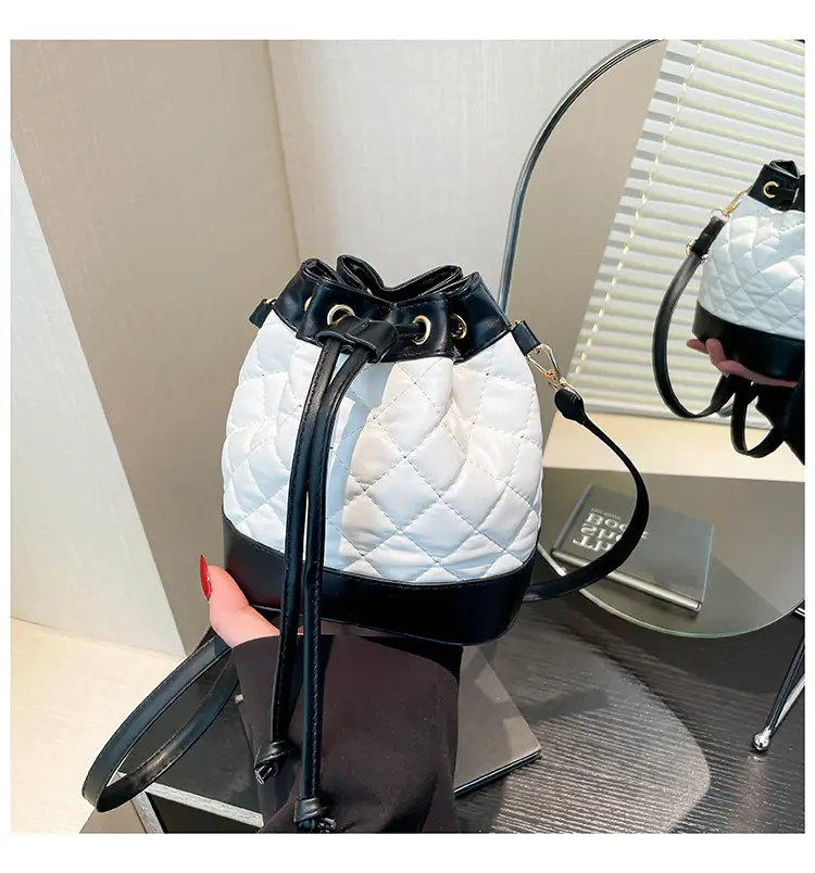 Red White Diamond Embroidery Shoulder Crossbody Bag — feature 21