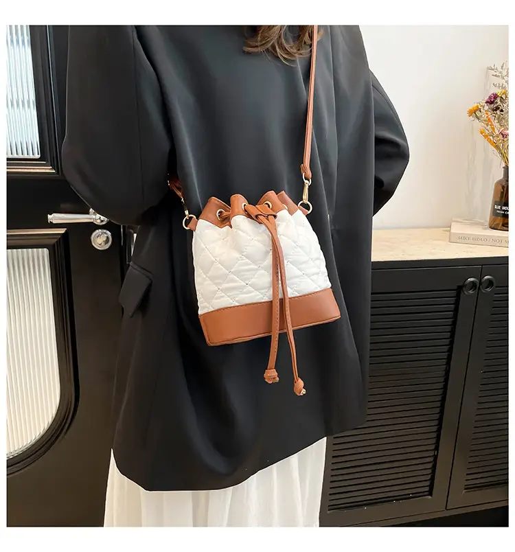 Red White Diamond Embroidery Shoulder Crossbody Bag — feature 9