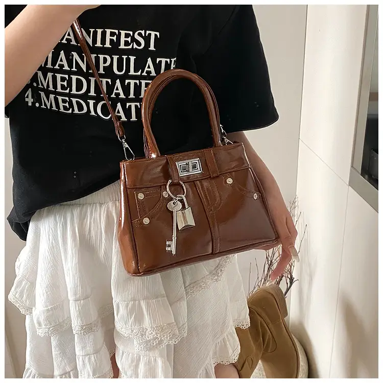 Silver Leather Shoulder Bag for Women 2025 — feature 10