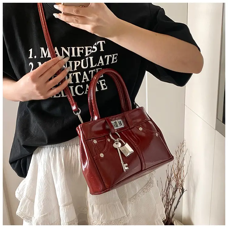 Silver Leather Shoulder Bag for Women 2025 — feature 12