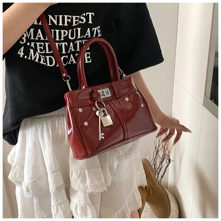 Silver Leather Shoulder Bag for Women 2025 — feature 13