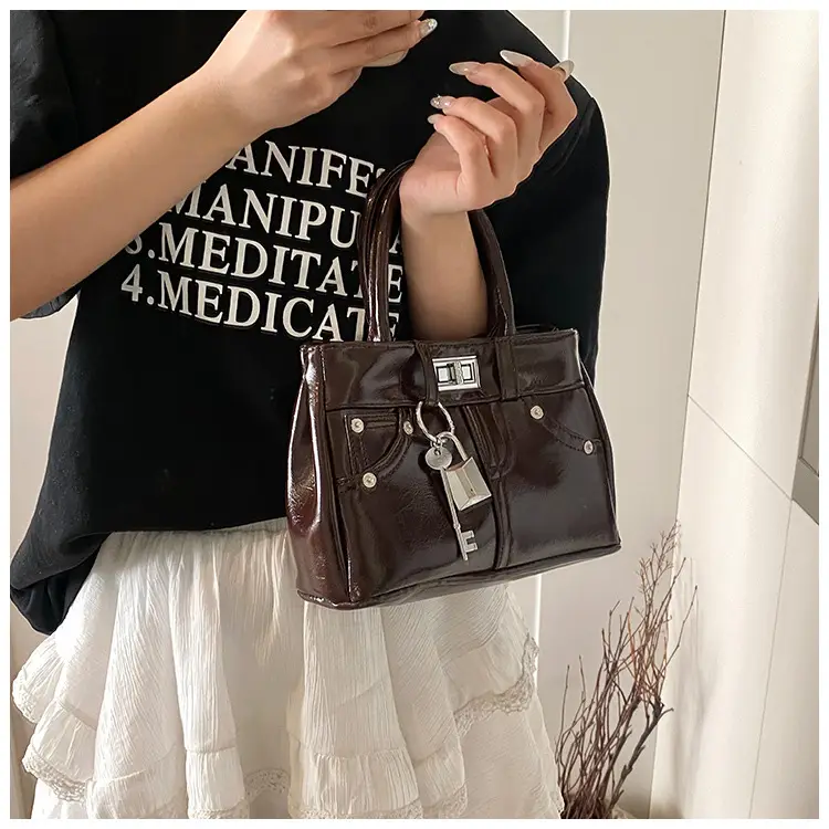 Silver Leather Shoulder Bag for Women 2025 — feature 16