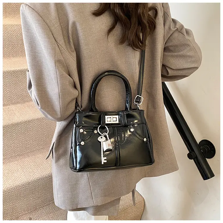 Silver Leather Shoulder Bag for Women 2025 — feature 18