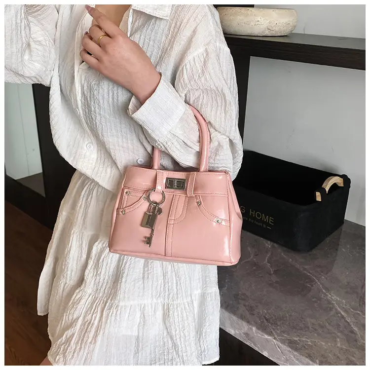 Silver Leather Shoulder Bag for Women 2025 — feature 23