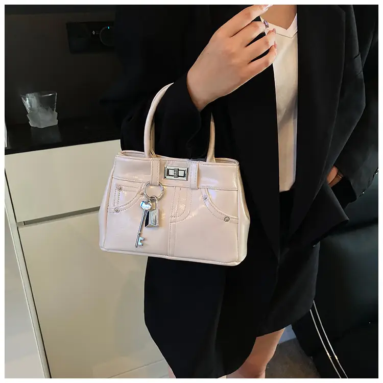 Silver Leather Shoulder Bag for Women 2025 — feature 27