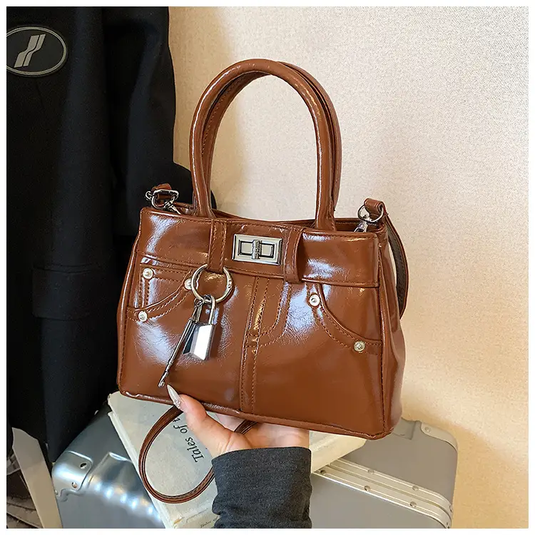 Silver Leather Shoulder Bag for Women 2025 — feature 29