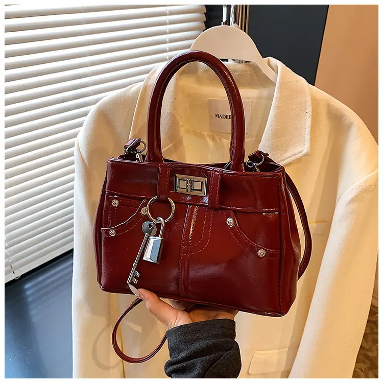 Silver Leather Shoulder Bag for Women 2025 — feature 33