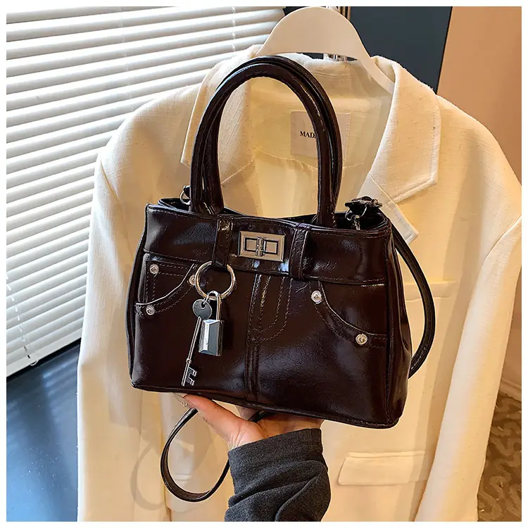 Silver Leather Shoulder Bag for Women 2025 — feature 34