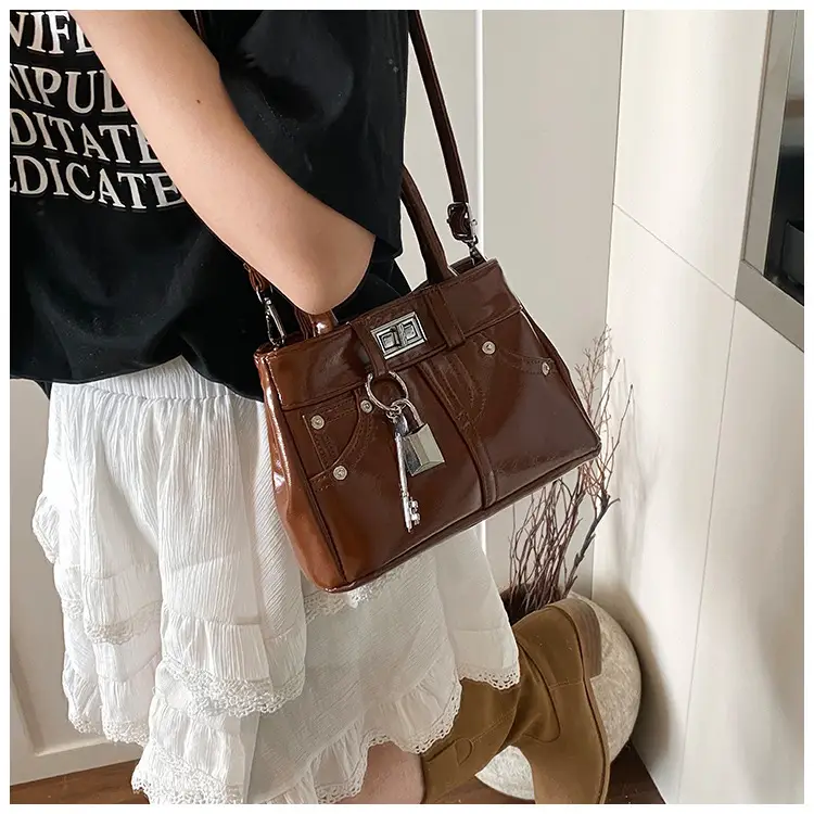 Silver Leather Shoulder Bag for Women 2025 — feature 8