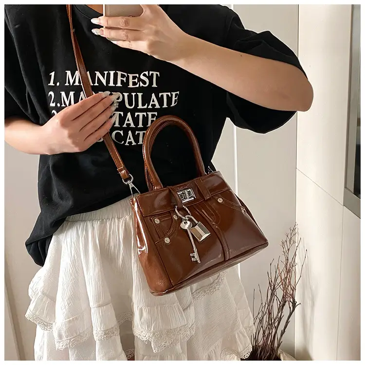 Silver Leather Shoulder Bag for Women 2025 — feature 9