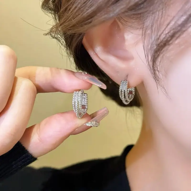 Women's Twist Ear Buckles Retro Granular Round Design - Image 2