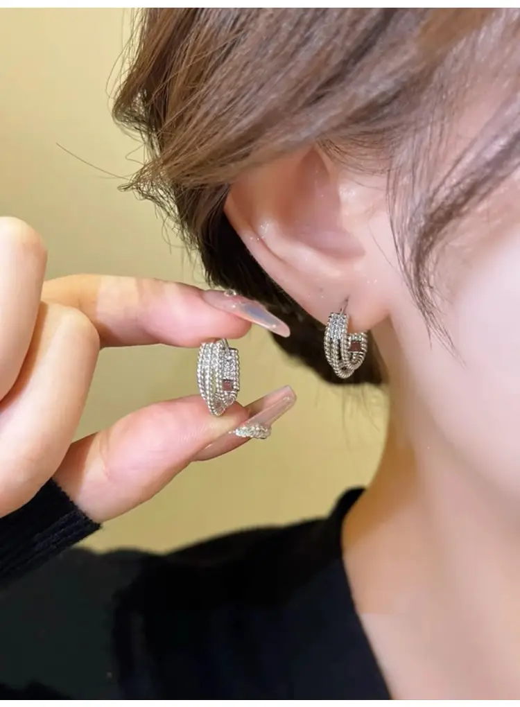 Women's Twist Ear Buckles Retro Granular Round Design — feature 1