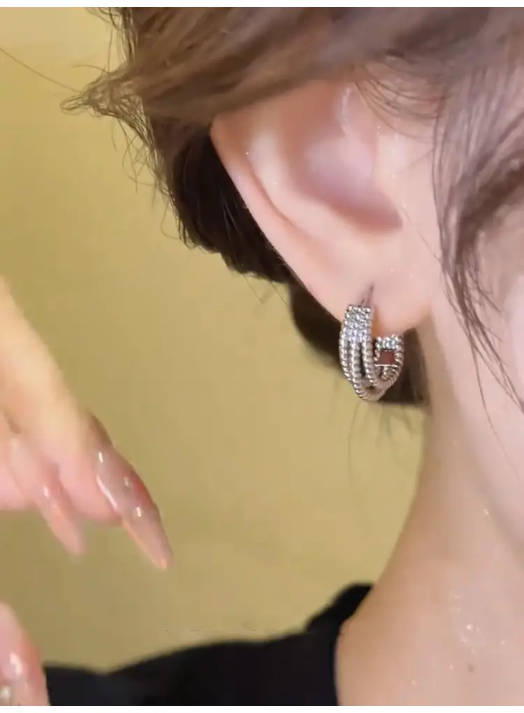 Women's Twist Ear Buckles Retro Granular Round Design — feature 2