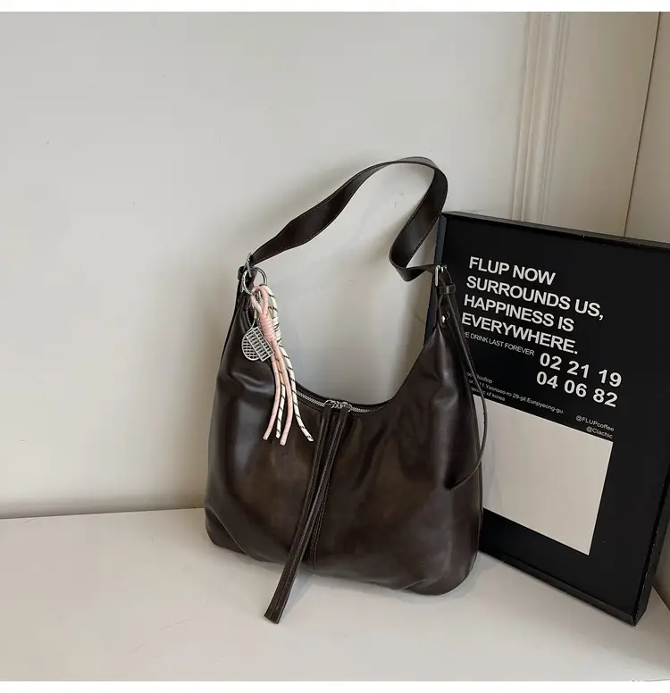 Women's Beige Leather Shoulder Bag with Adjustable Strap — feature 16