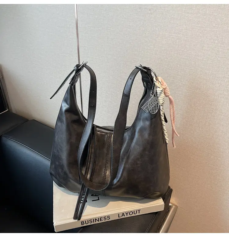 Women's Beige Leather Shoulder Bag with Adjustable Strap — feature 20