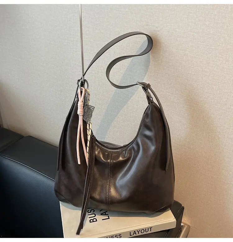 Women's Beige Leather Shoulder Bag with Adjustable Strap — feature 21